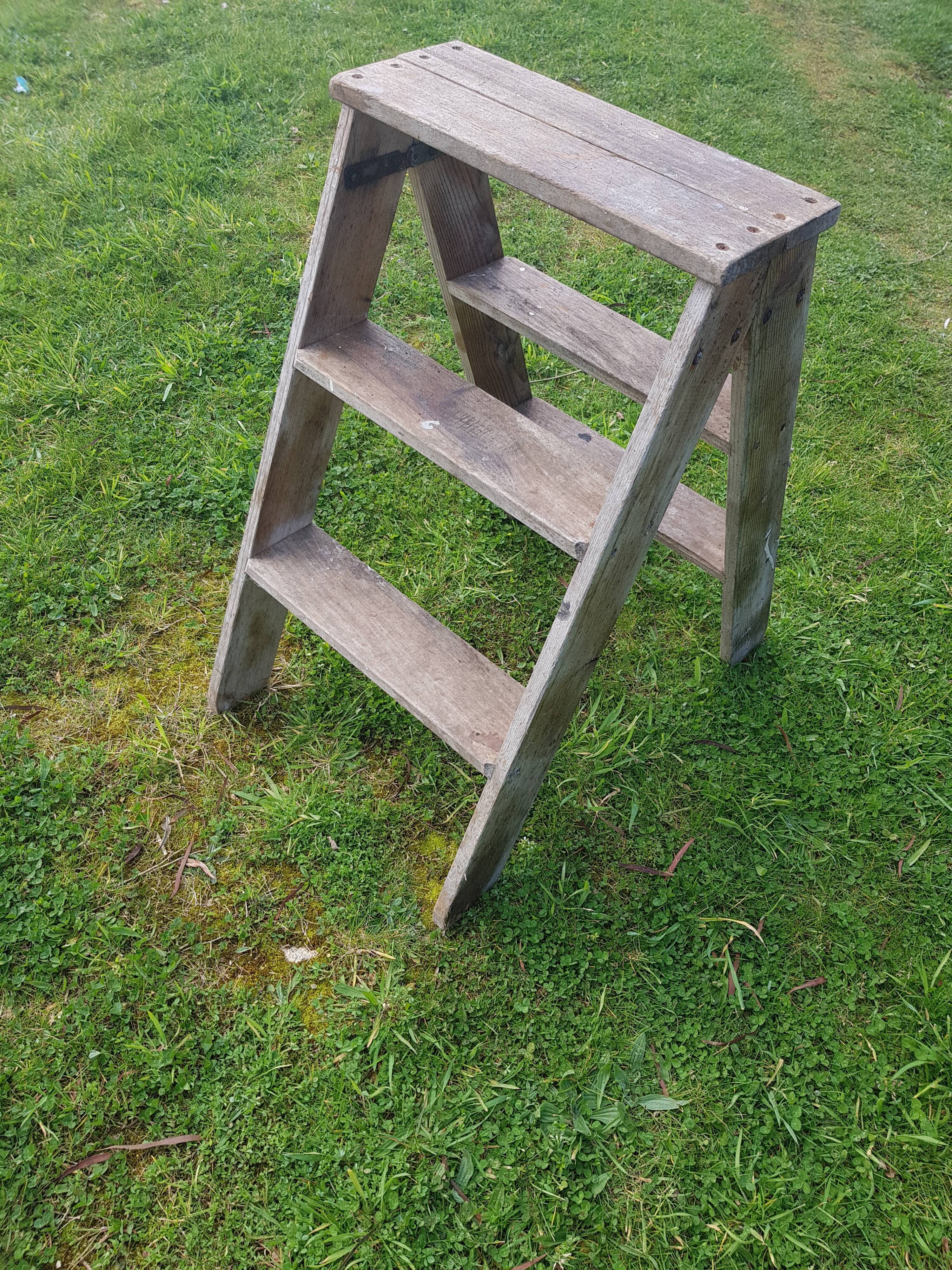 Double wooden stepladder