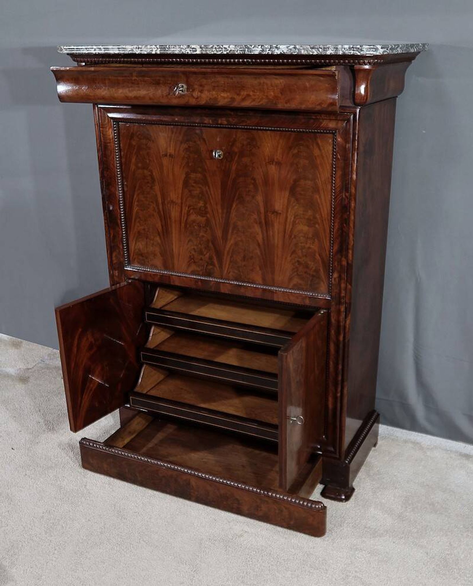 Small Secretary in Burl Mahogany Veneer, Restoration Period – Early 19th Century