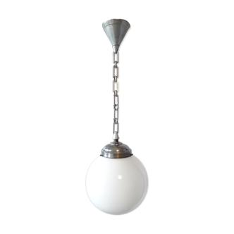 Art deco globe suspension in opaline and aluminium chain