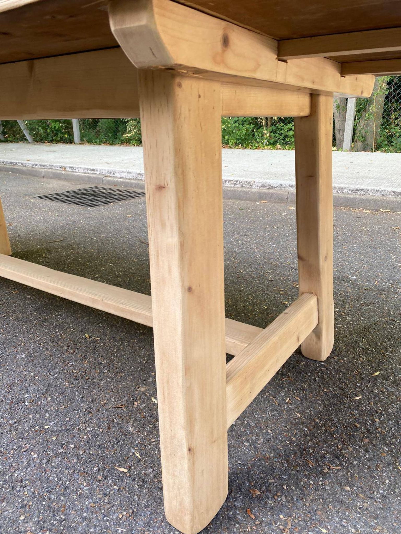 Grande table de ferme monastère décapée en bois brut extensible 200 à 300cm