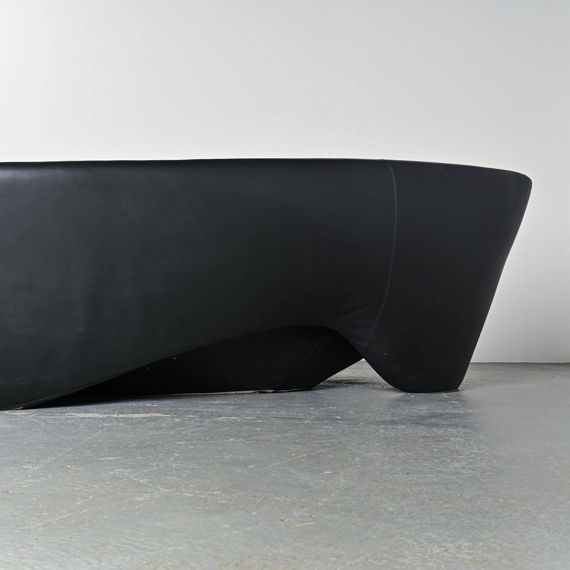 "Moon System" canapé in black leather, Zaha Hadid for B&B Italia, 2007