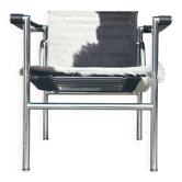 Fauteuil en peau de poney LC1 par Le Corbusier et al pour Cassina années 1980.