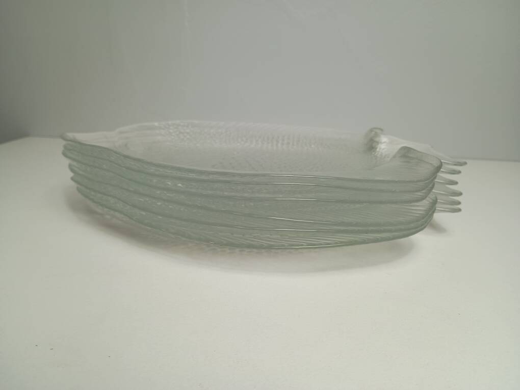 Flat set and 6 Arcoroc fish plates from the 80s.