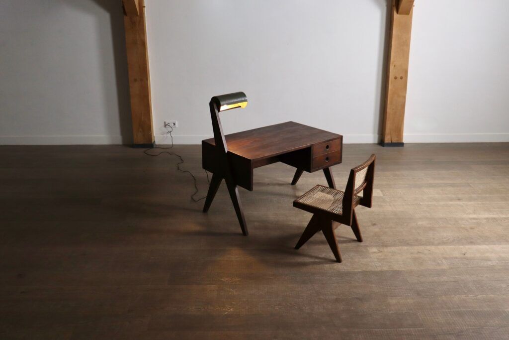 Bureau Pierre Jeanneret avec lampe intégrée, Chandigarh, années 1950