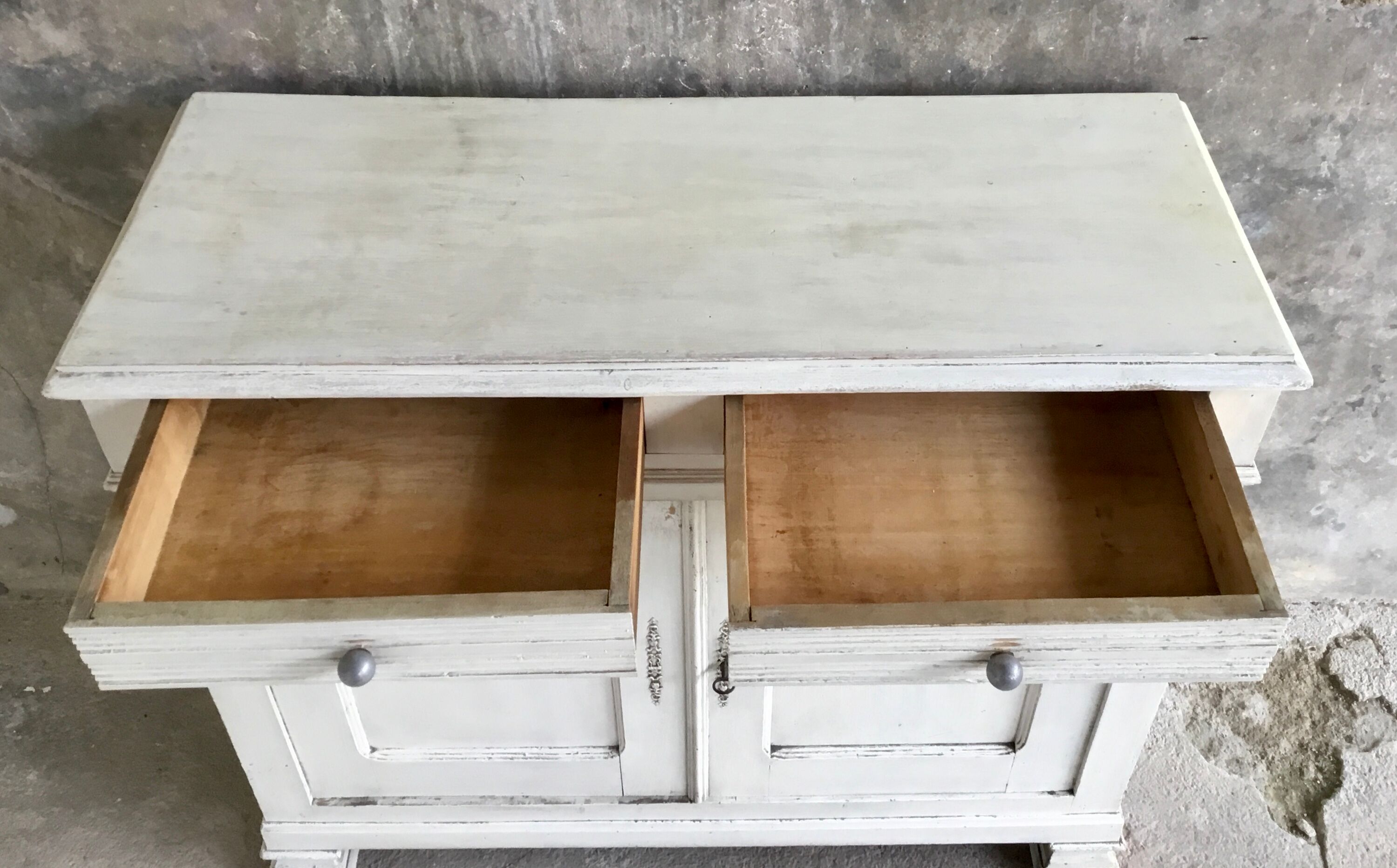 Parisian sideboard with 2 doors and 2 drawers vintage