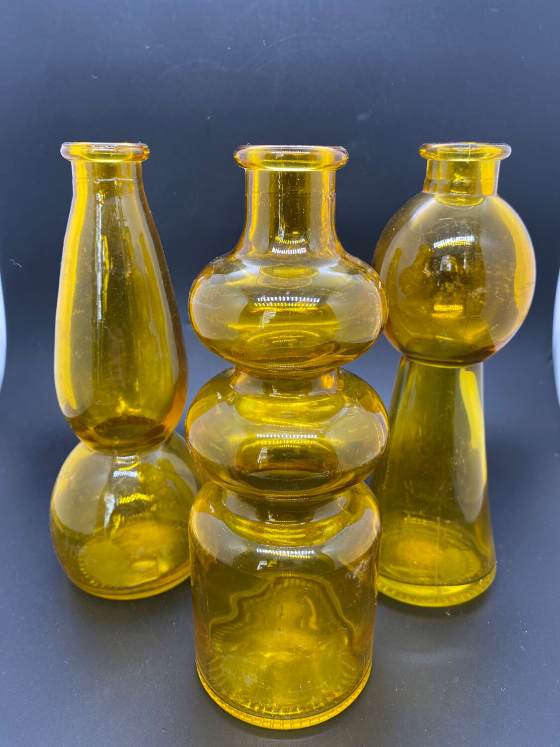 Set of 3 yellow corrugated glass vases