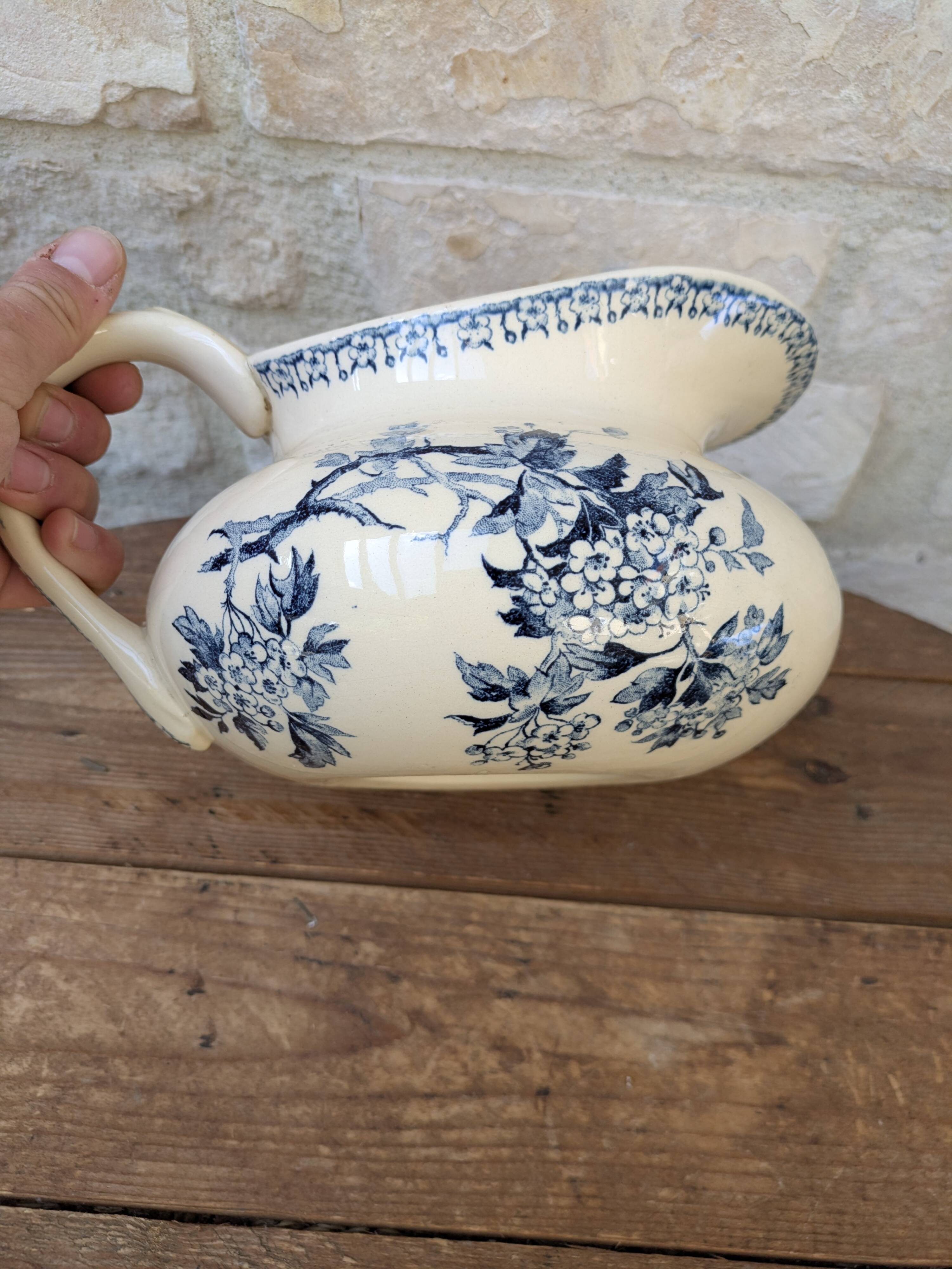 Opaque porcelain water jug from Gien, Aubépine Terre de Fer model.