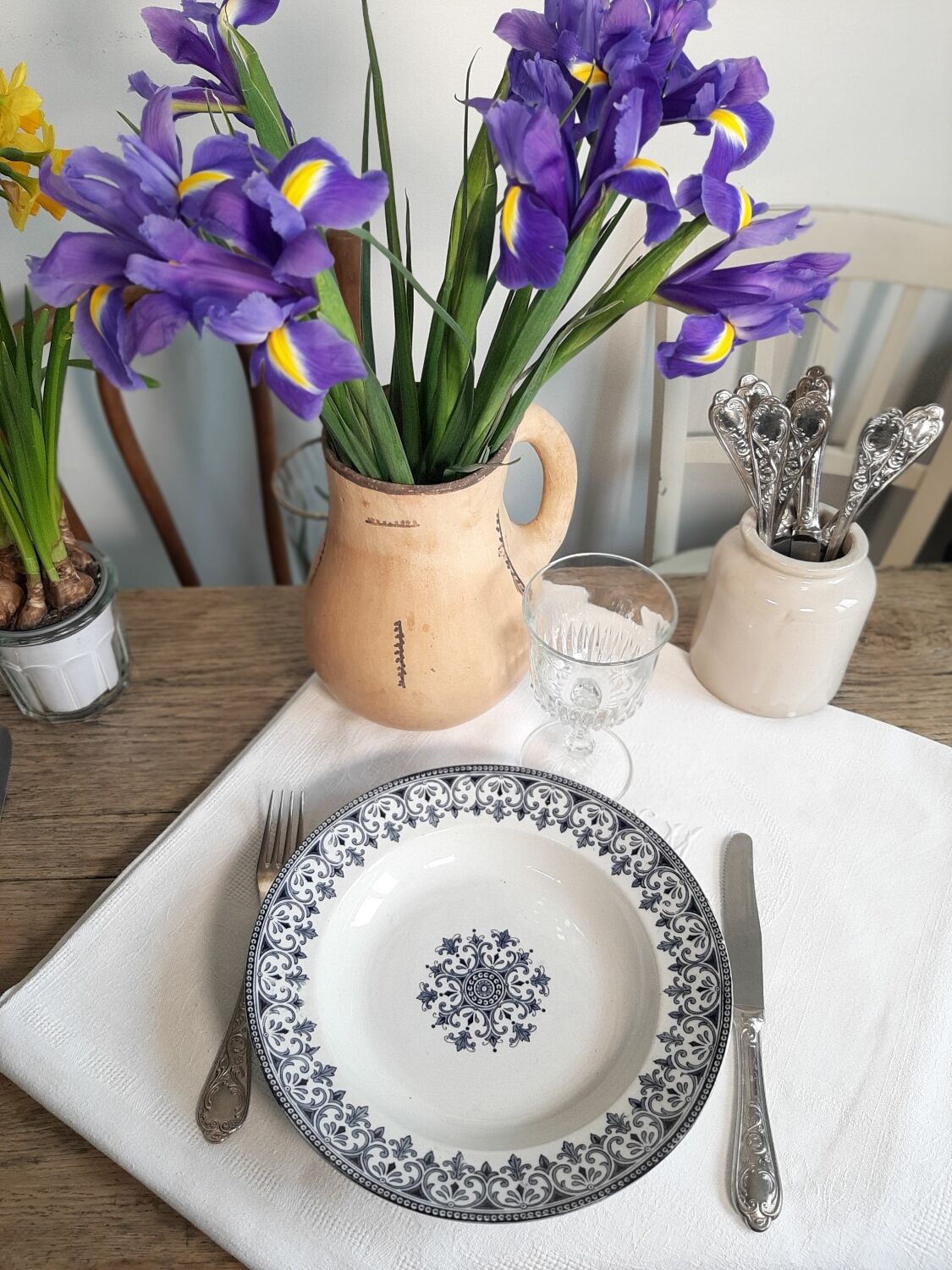 Hollow plate iron earth oriental