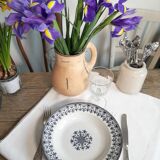 Assiette creuse terre de fer oriental
