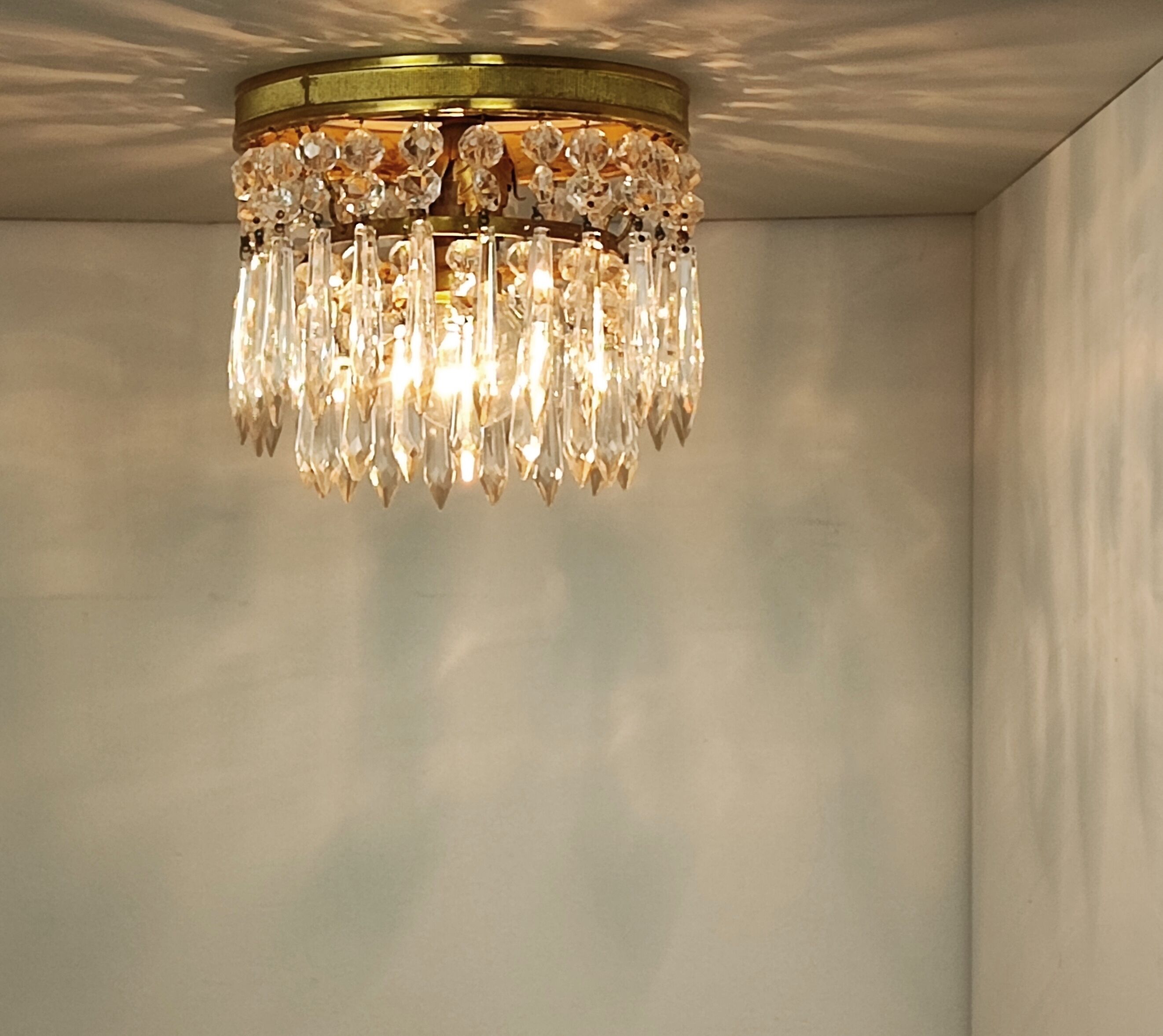 Ceiling lamp tassels