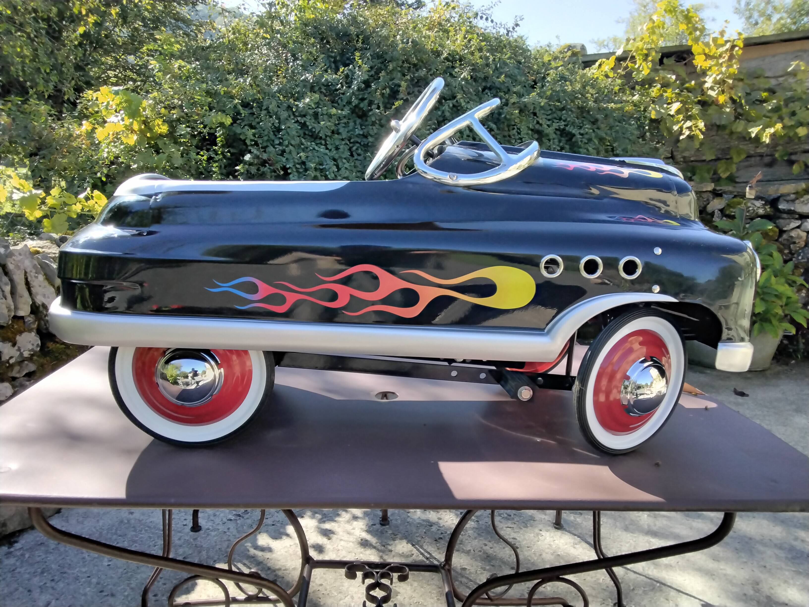 Voiture à pédales pour enfant 3 à  6 ans
