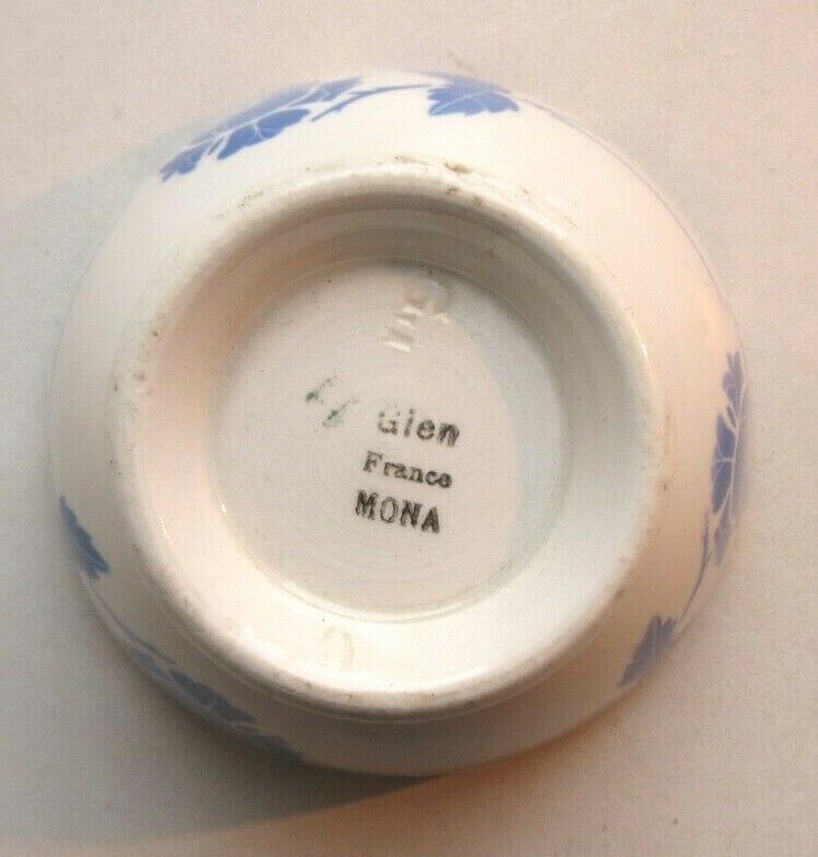 Art Deco bowl, Blue roses and ed edge of blue teeth, signed GIEN model Mona