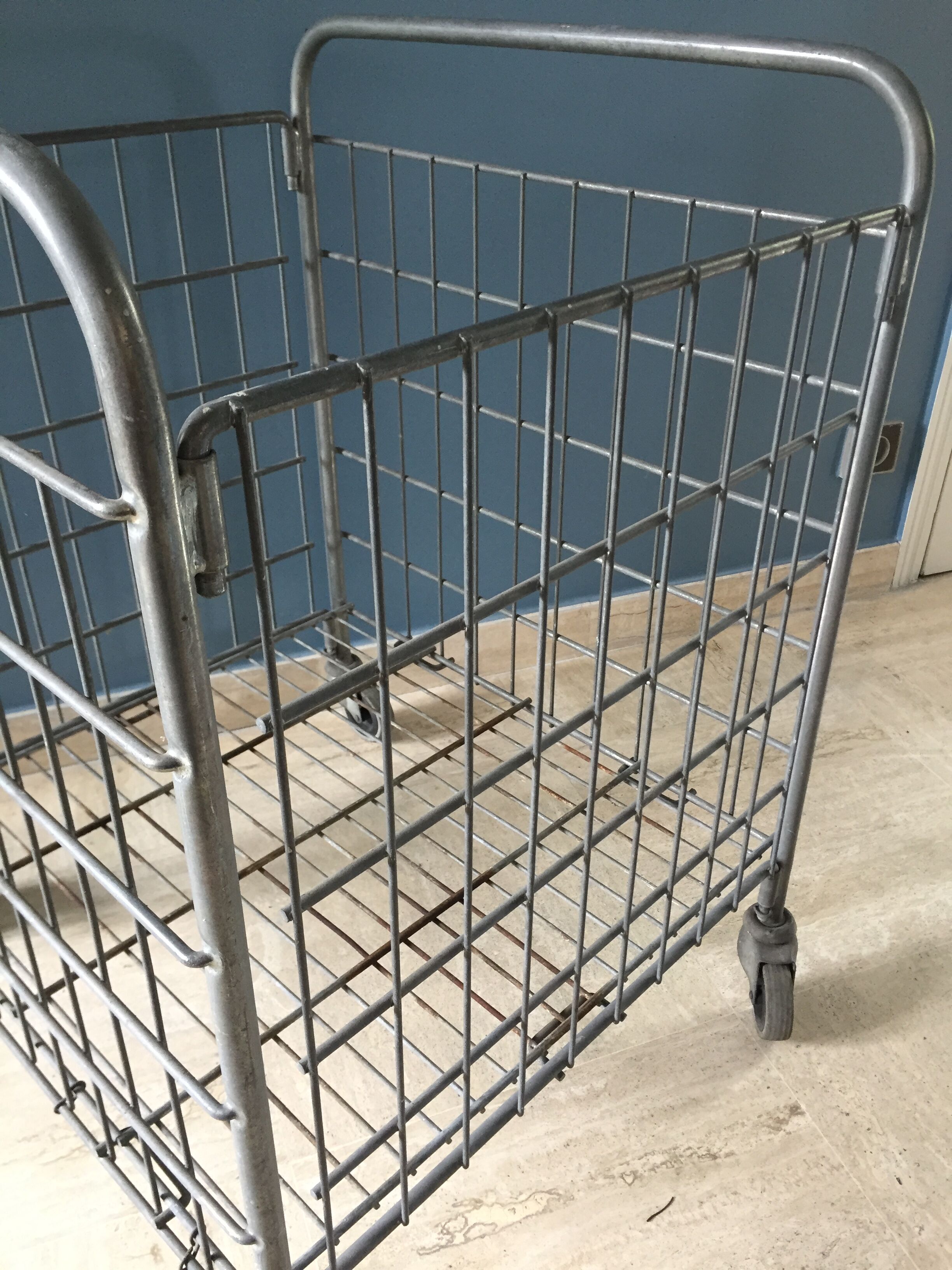 Former cart wheeled industrial metal