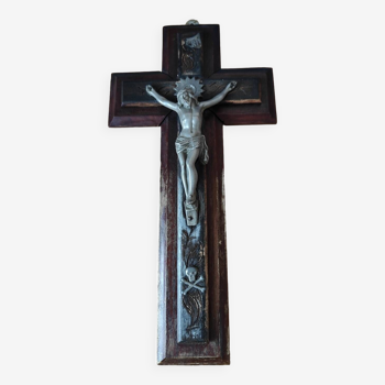 Crucifix bois et métal avec soleil