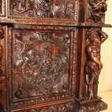 Important Renaissance-style walnut buffet from the 19th century.