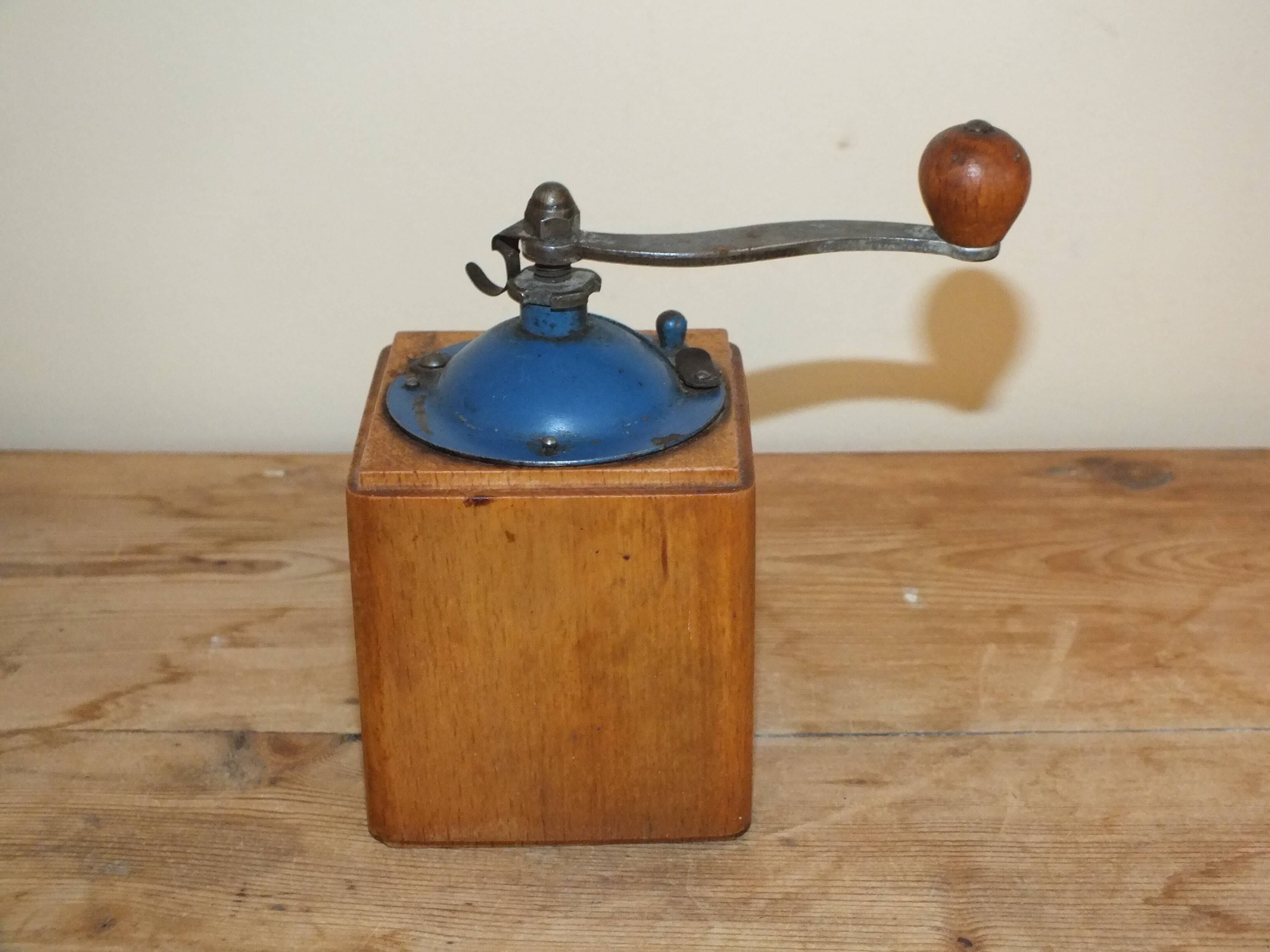 Old Peugeot Frères pepper mill