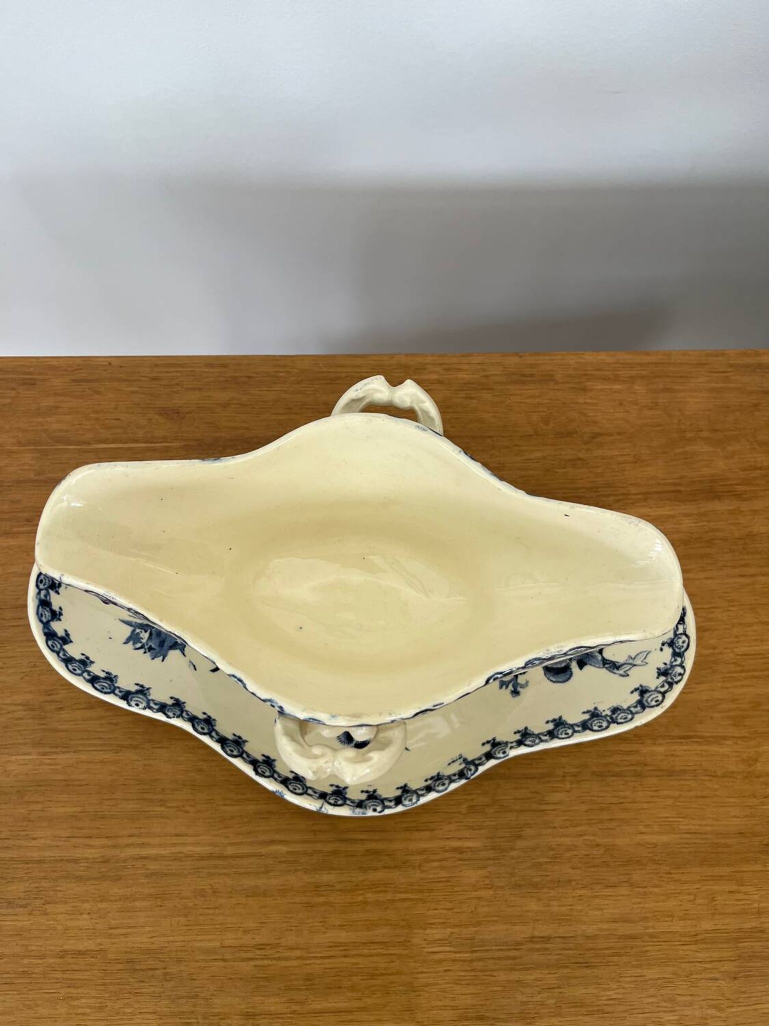 Ironstone sauce boat "Thistle" signed GIEN