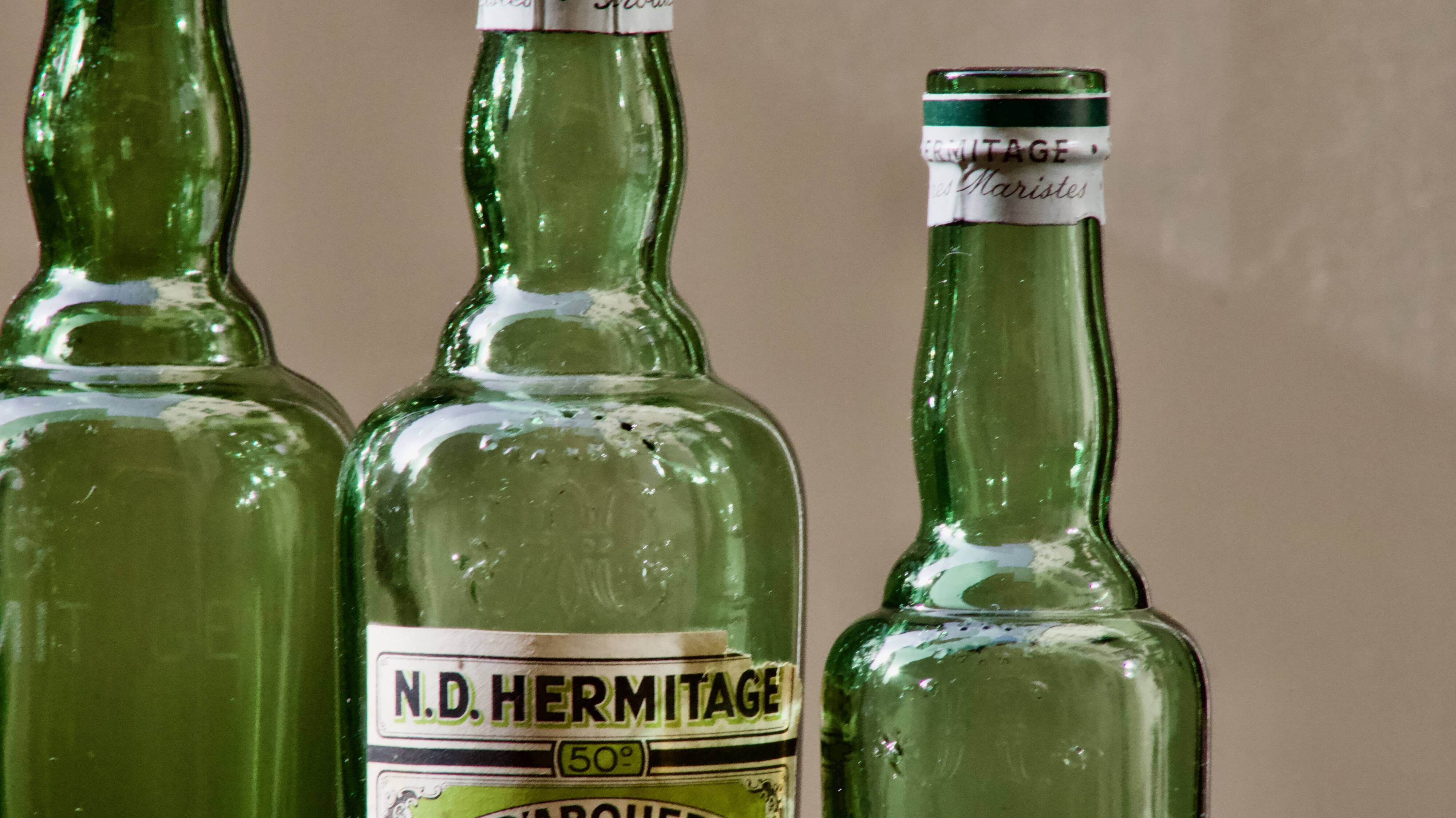 Lot of 4 old bottles "L'Hermitage" water of Saint Genis Laval (Dept 69)