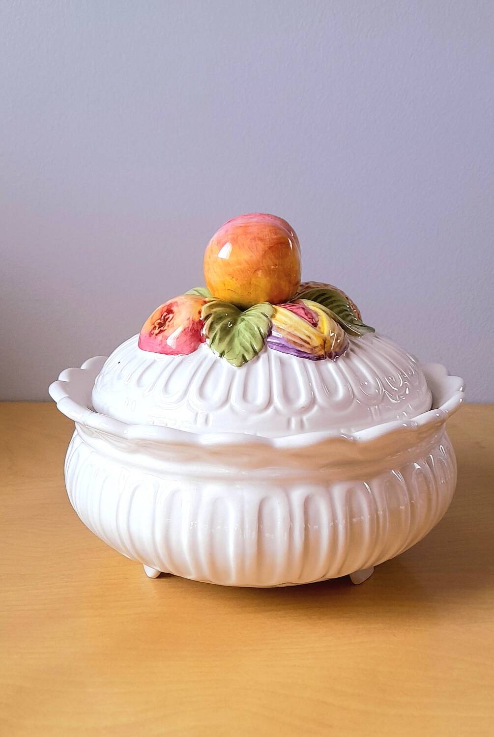 Candy dish in barbotine, Nove Italy.