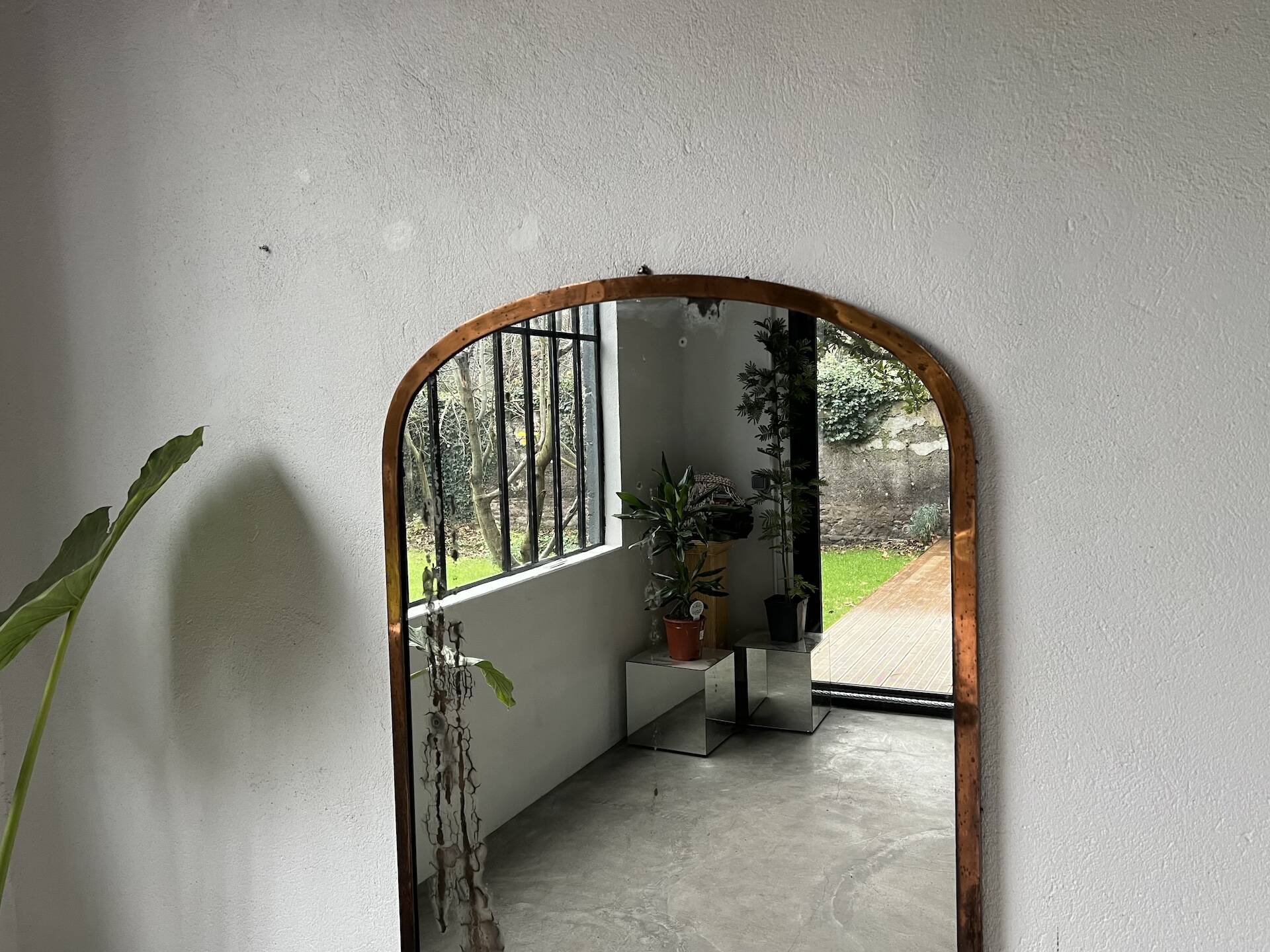 Large antique mercury mirror in copper-plated metal, 1930