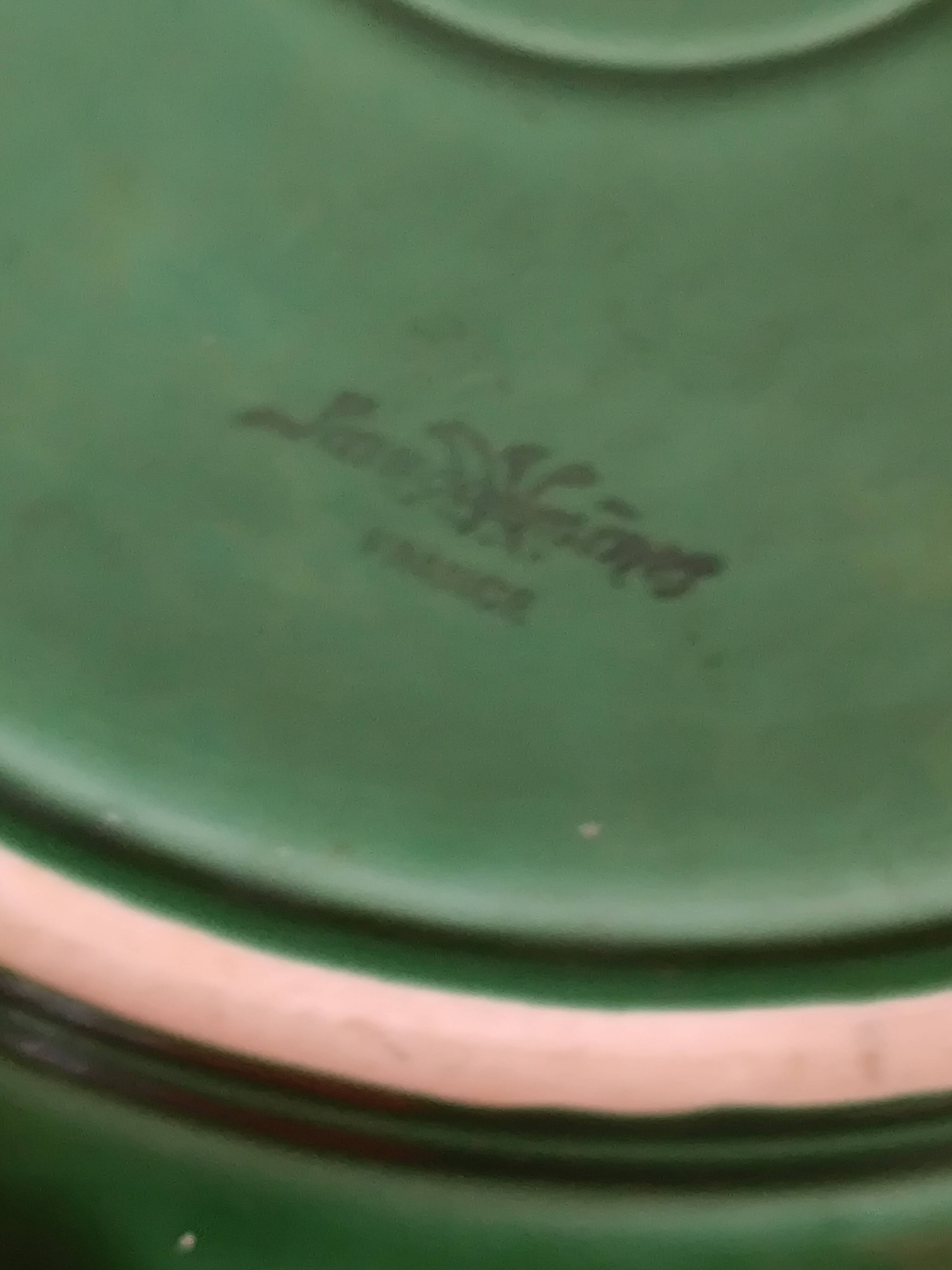 Green Sarreguemines dish from the 1950s. Light Raisin relief model.