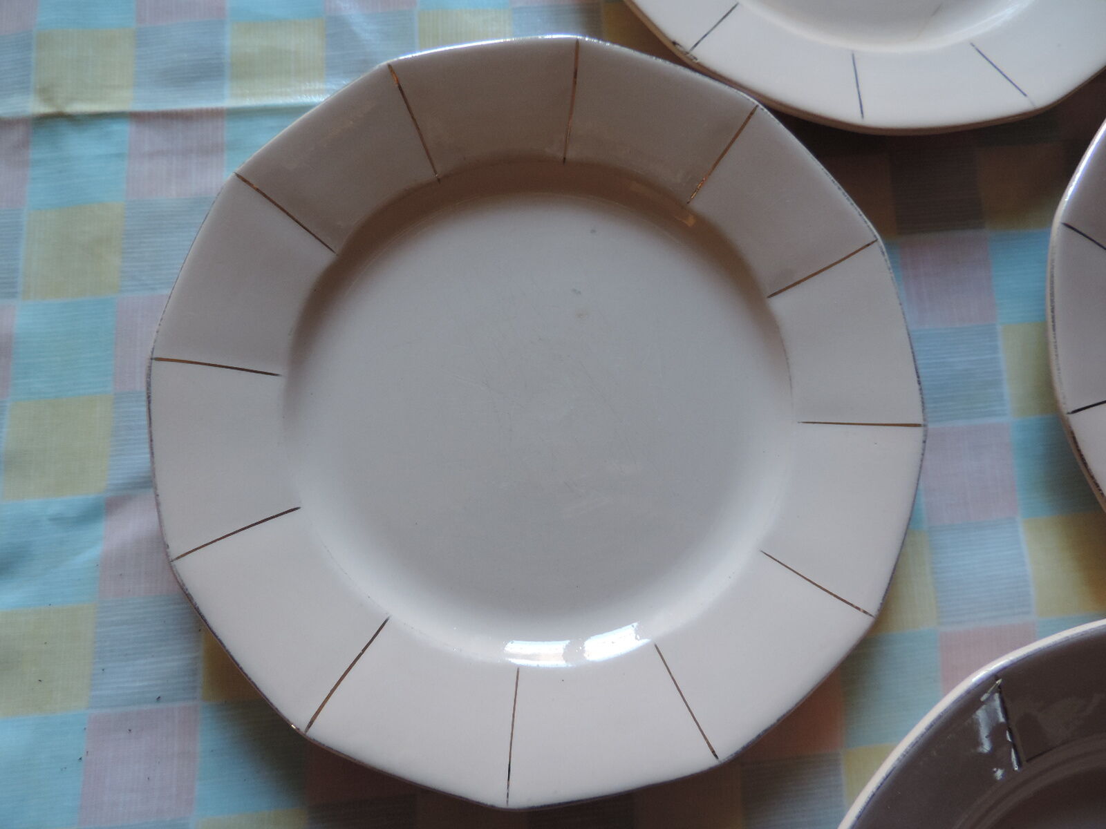 Set of eight pink plates in digoin sarreguemines