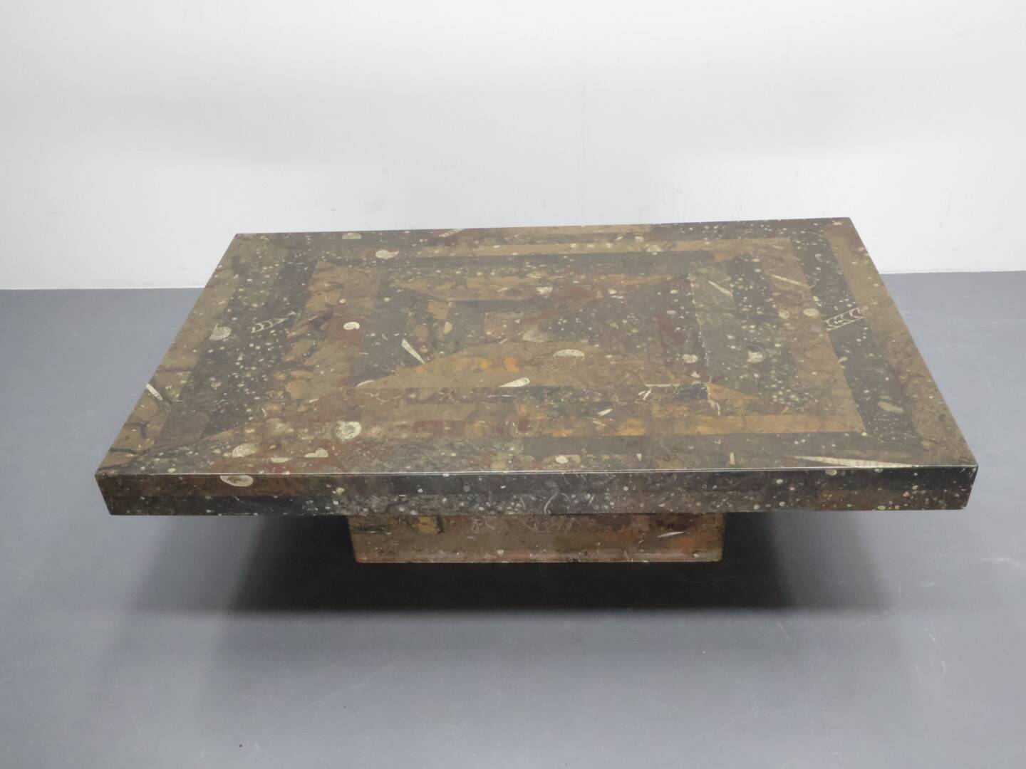 Brutalist salontafl Laauser Fossiel natuursteen