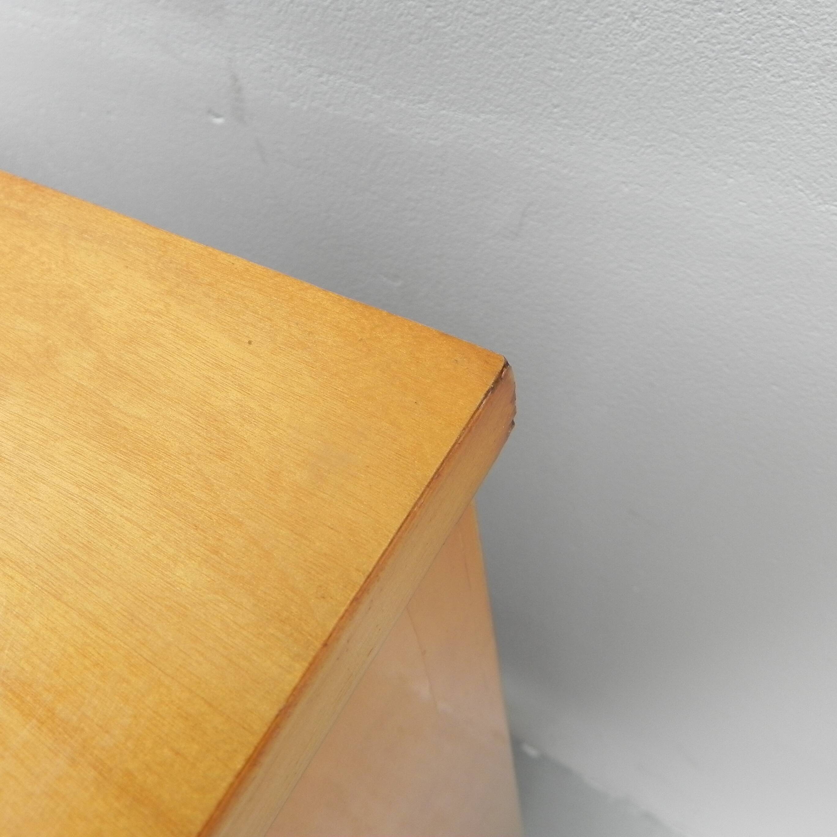 Vintage chest of drawers with 3 drawers