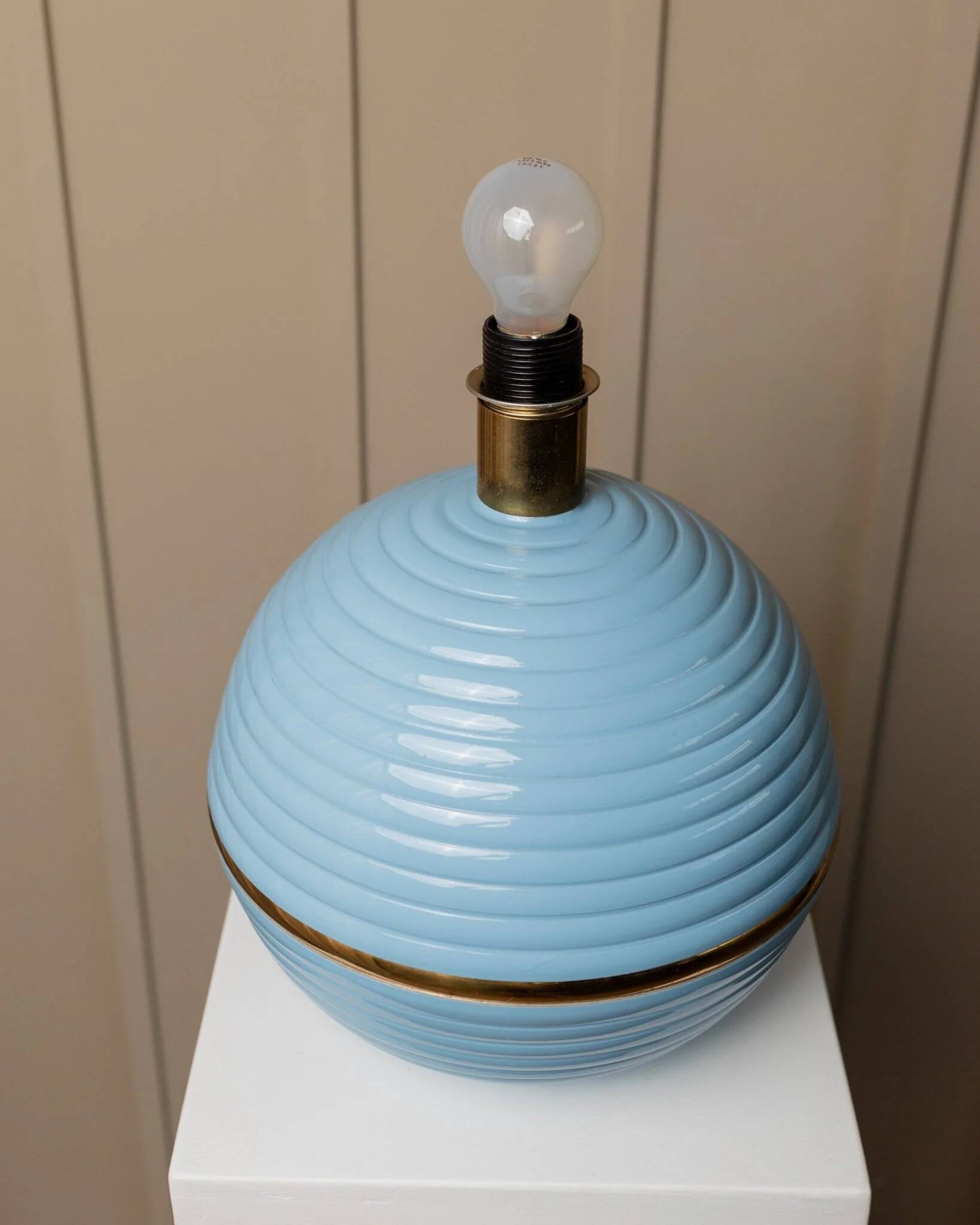 XXL light blue ceramic table lamp with gold band, Italy 1980s, Hollywood Regency