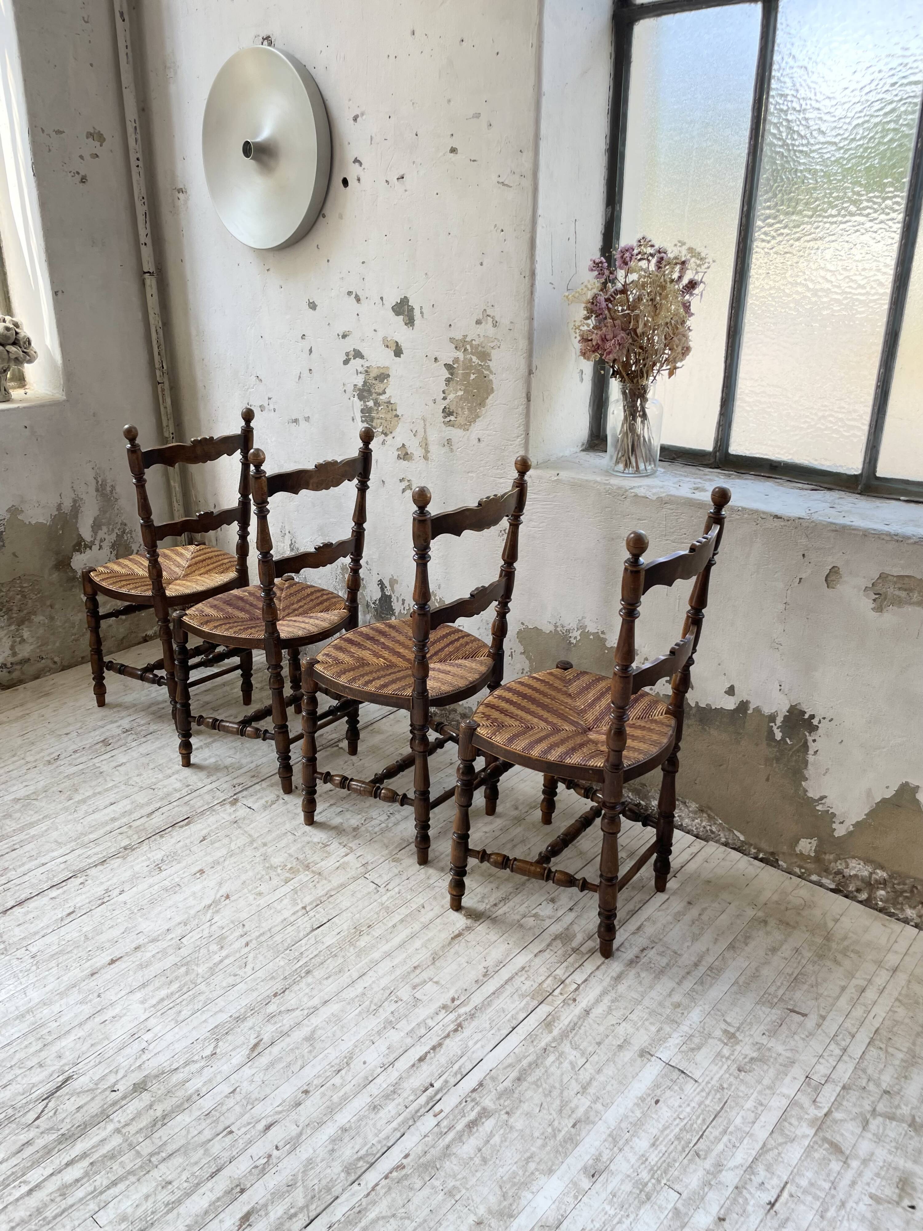 Set of rustic Provençal mulched chairs
