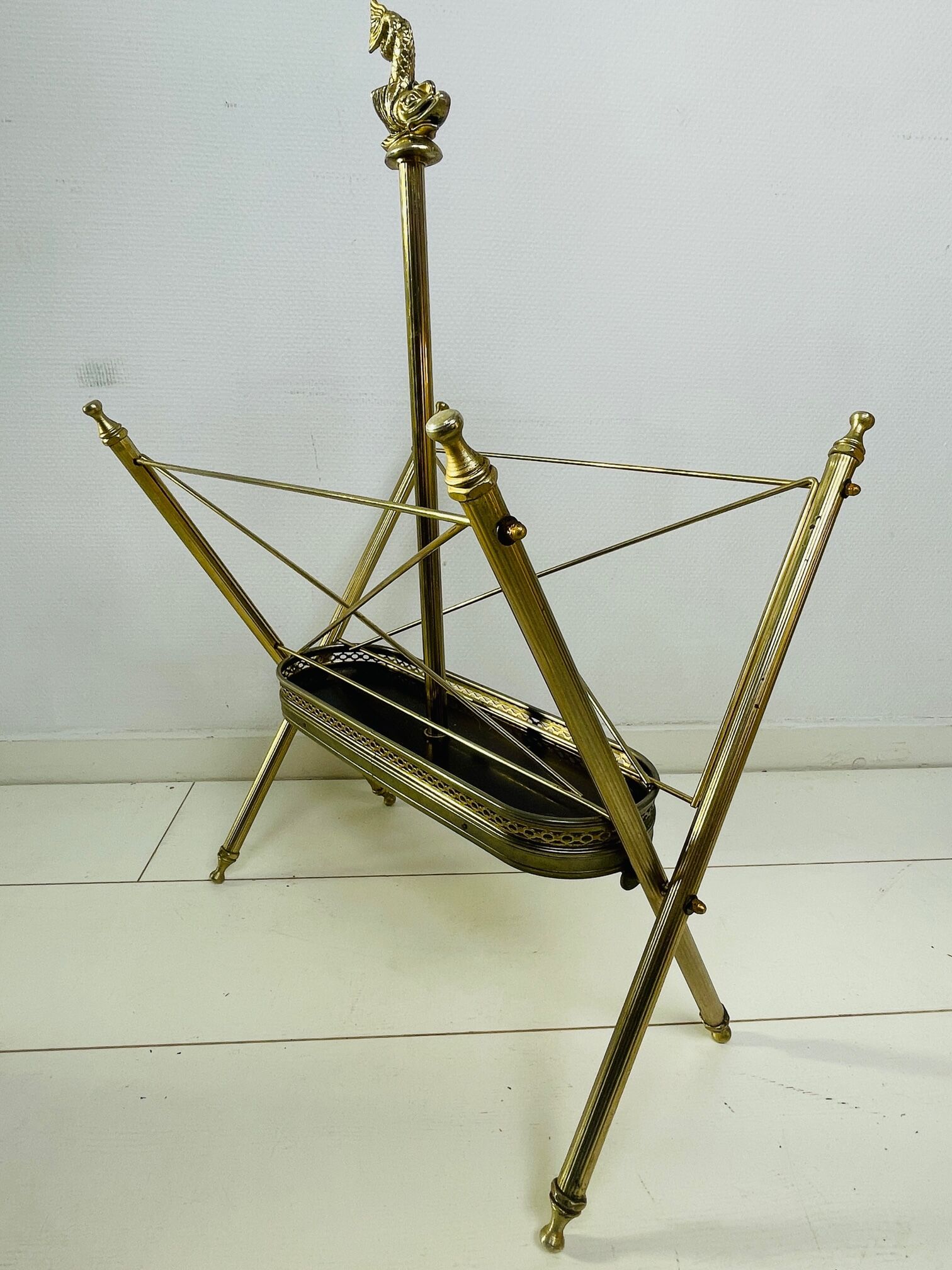 Porte-revues vintage n laiton néo classique