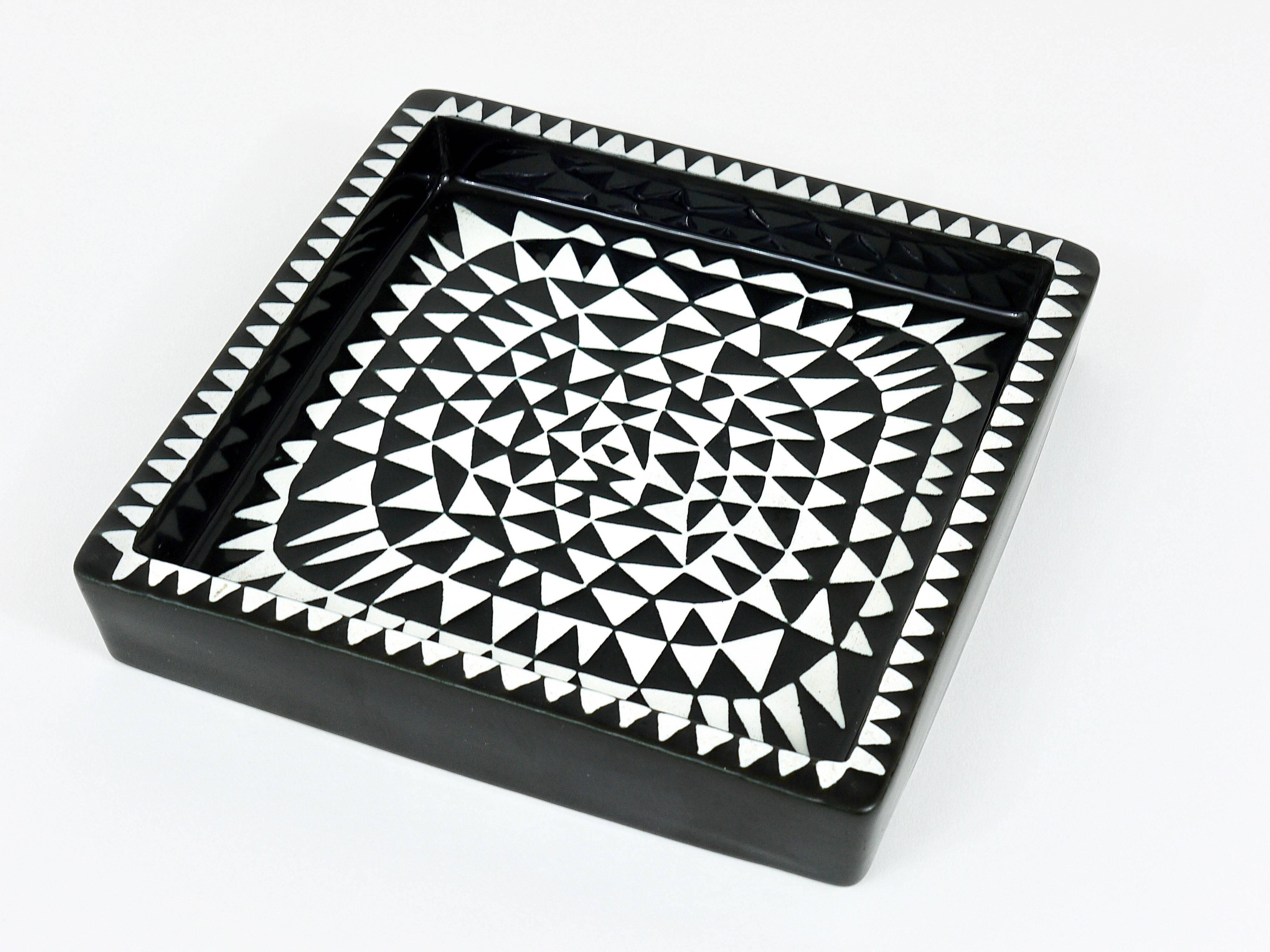 Black and white ceramic plate Domino by Stig Lindberg, ashtray, Gustavsberg, 1950s