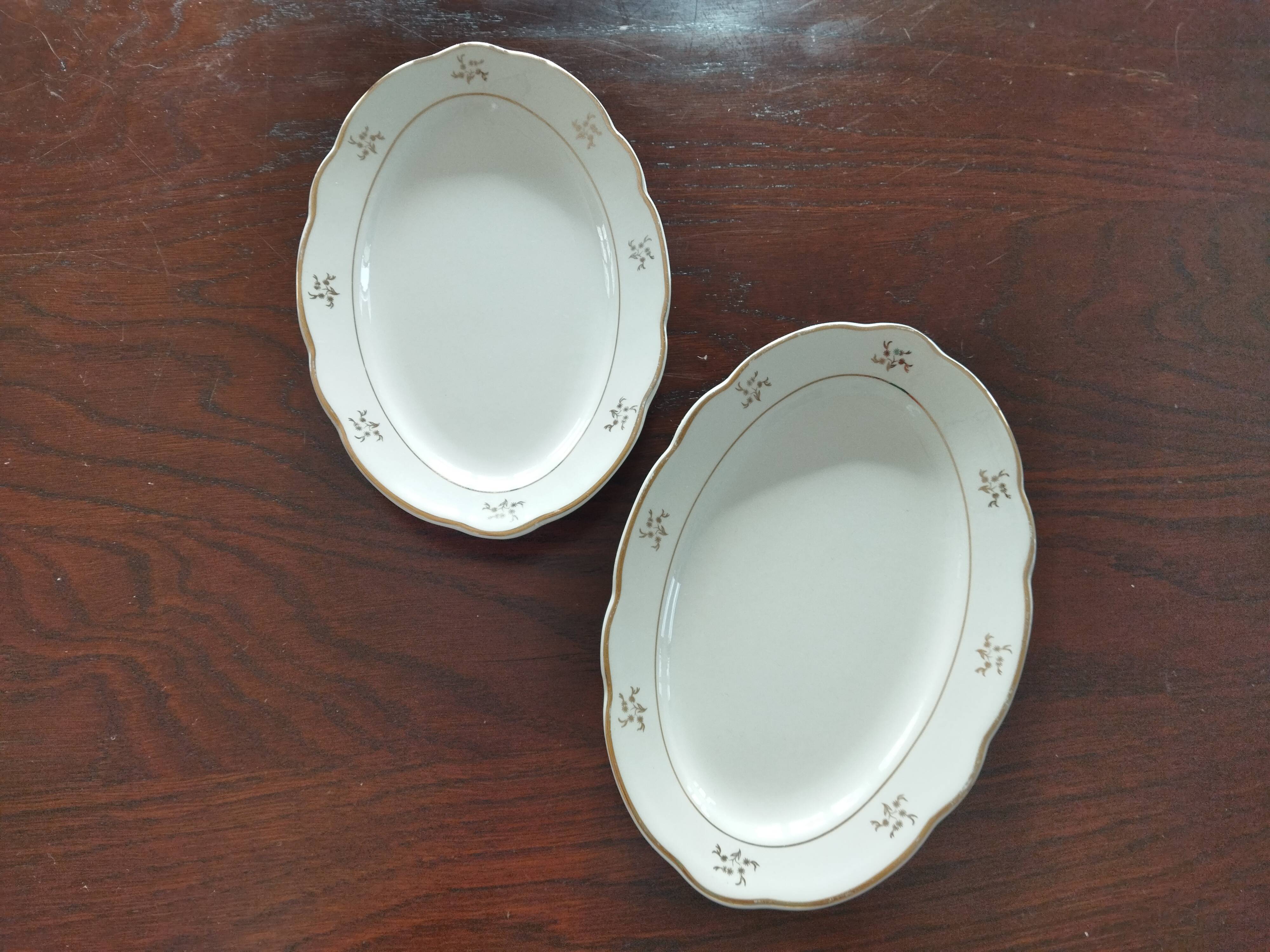 Raviers Villeroy & Boch Mettlach ivory and gold, model 7101
