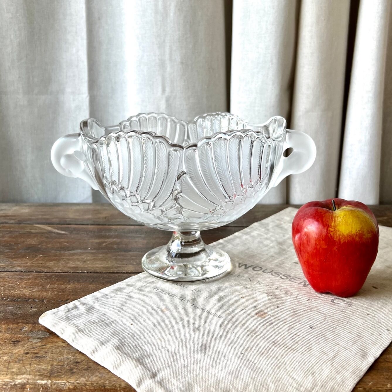 Round fruit cup "swans"