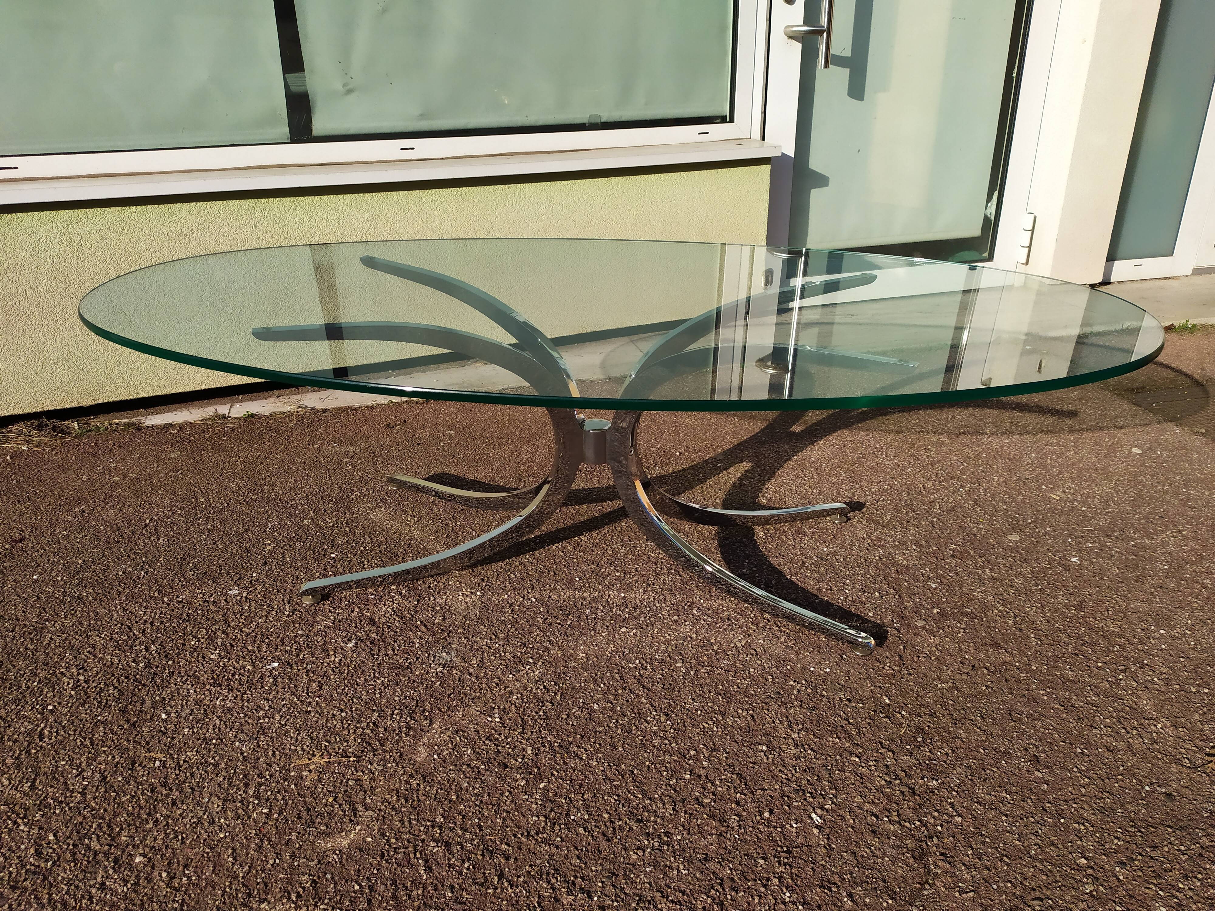 Large oval coffee table in glass and chrome - Vintage 1970
