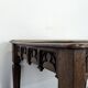 Table à écrire néogothique en noyer à frise d'arcatures