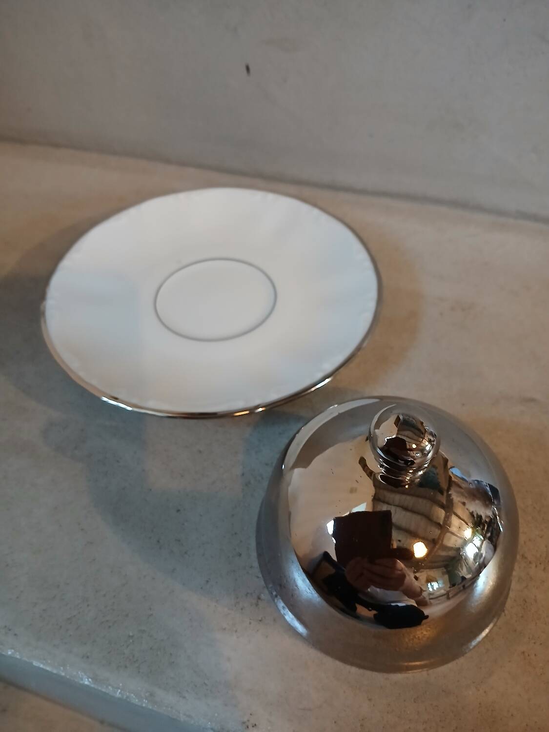 Individual porcelain butter dish