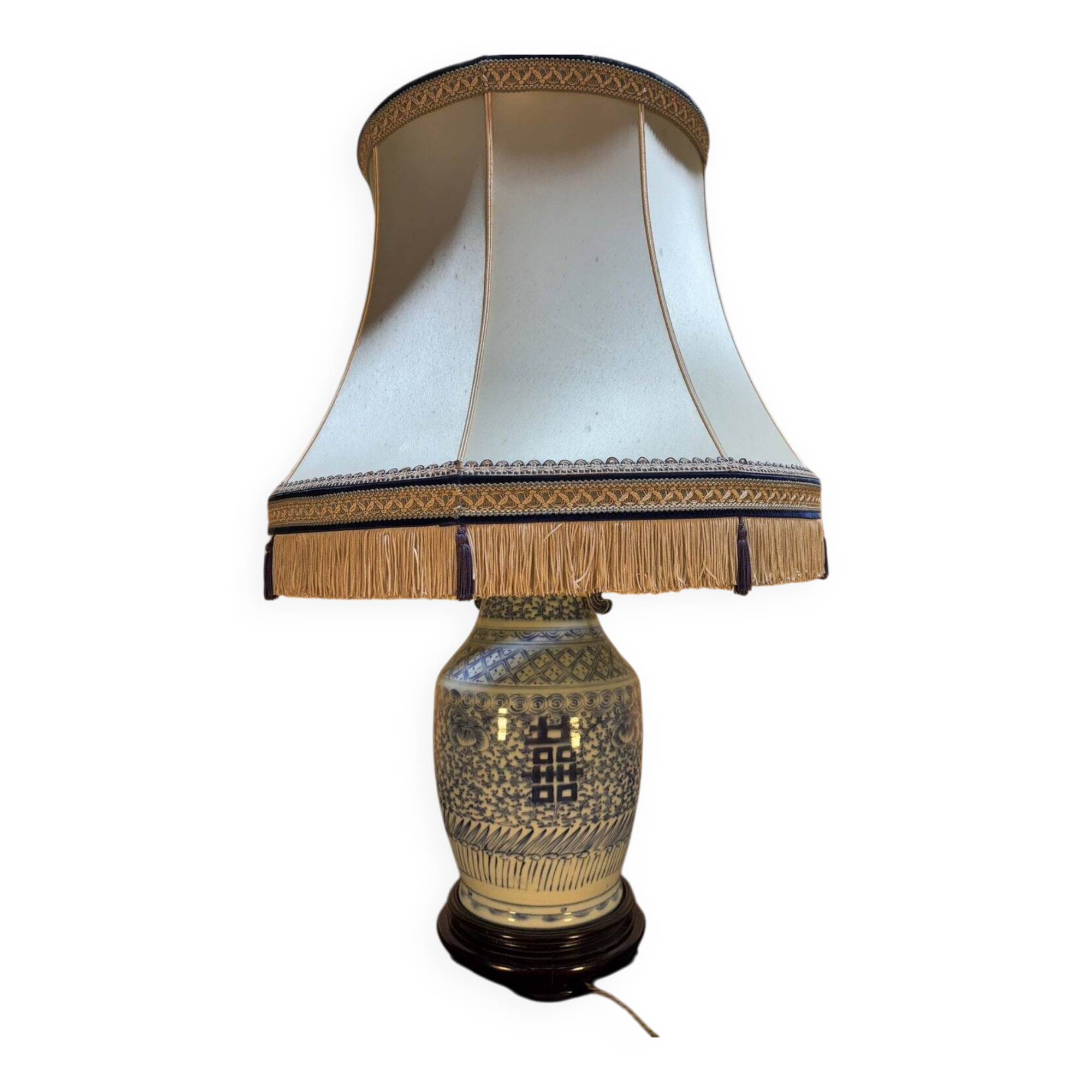 Enamelled porcelain lamp