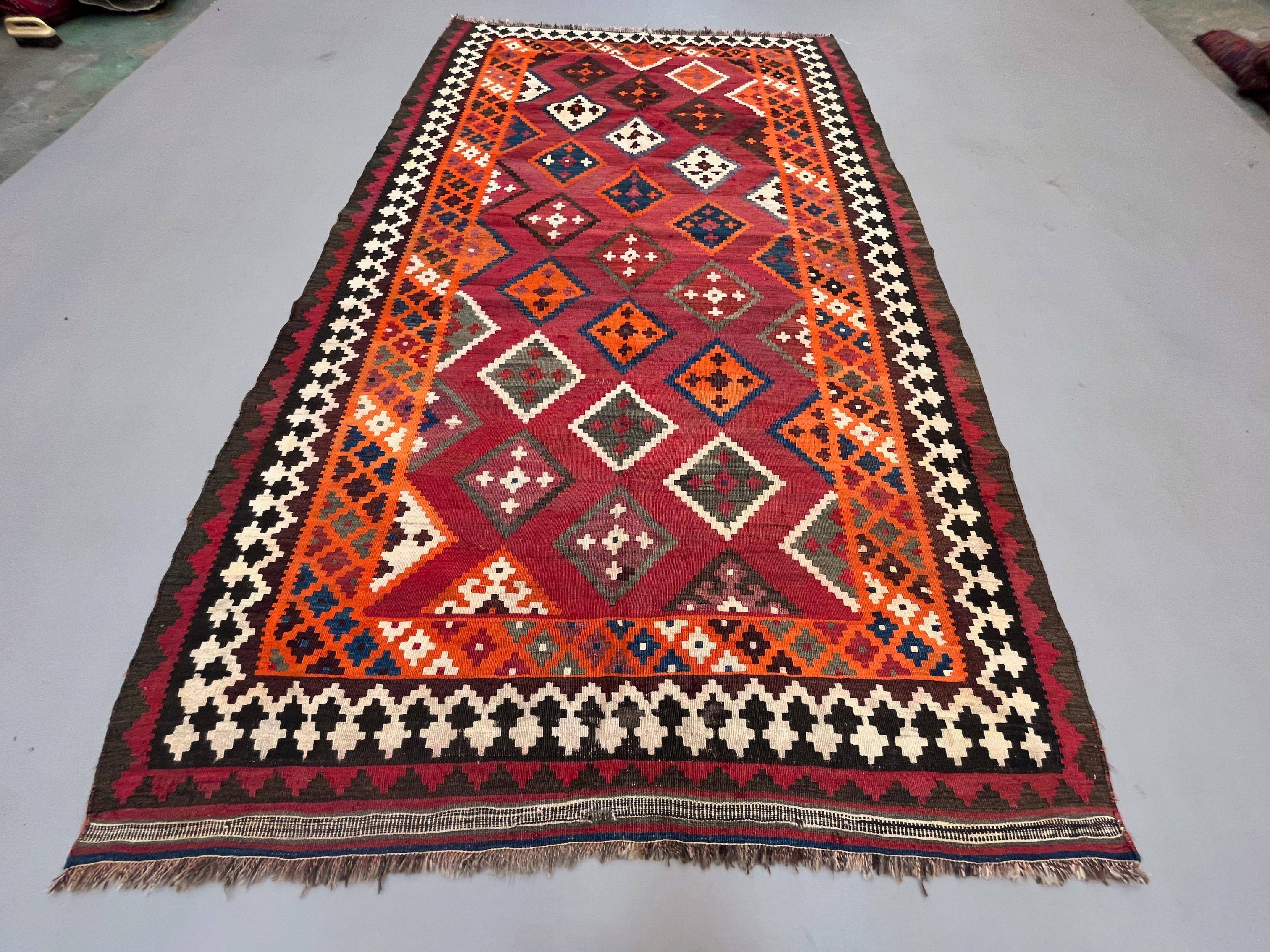 Vintage Persian Qasgai Kilim 270x163 cm Wool Kelim Rug Large Red, Black, Colorful