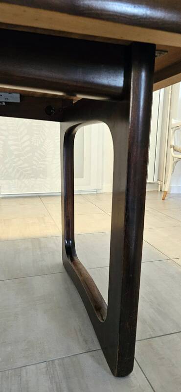 Vintage extendable dining table – sled base – modernist design