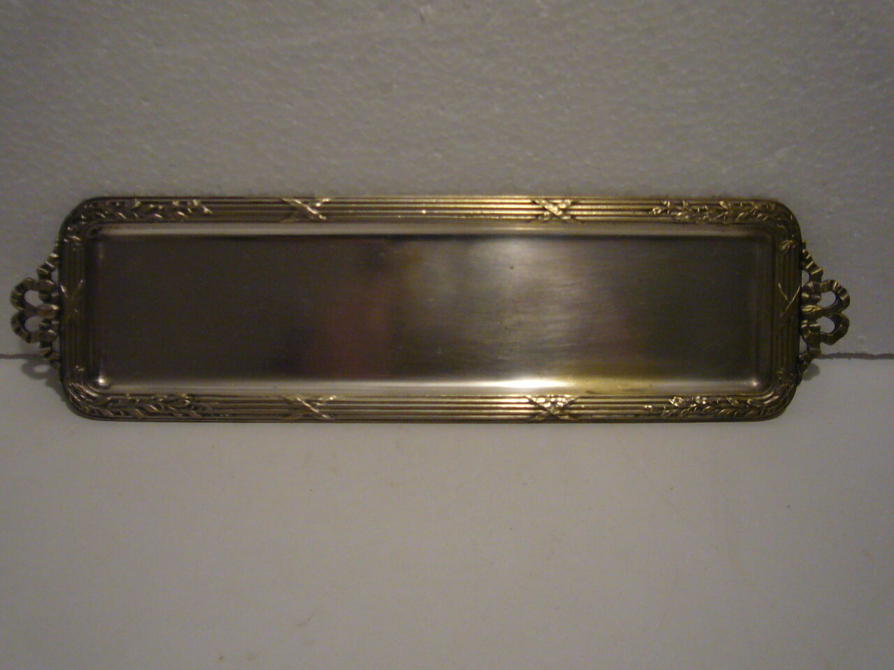 tray with silver metal cups