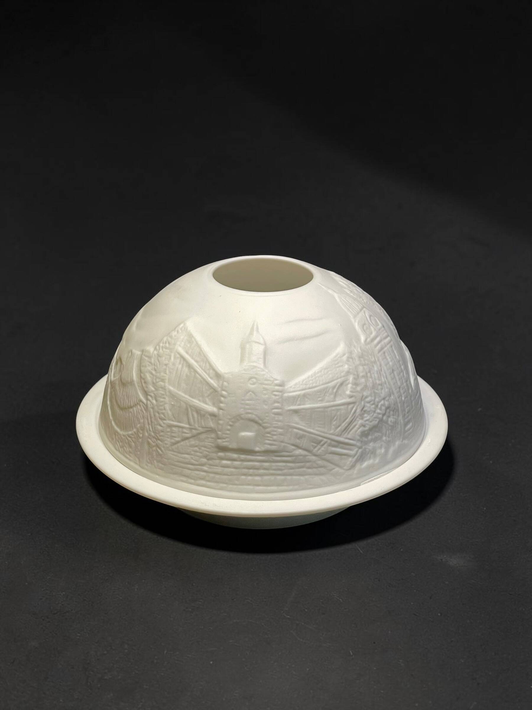 Porcelain lithophane photophore from Limoges