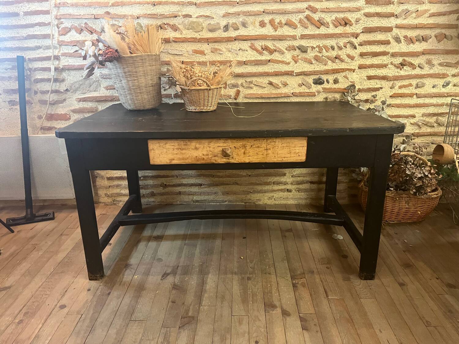 Farm table