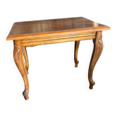 Table en bois, pieds sculptés