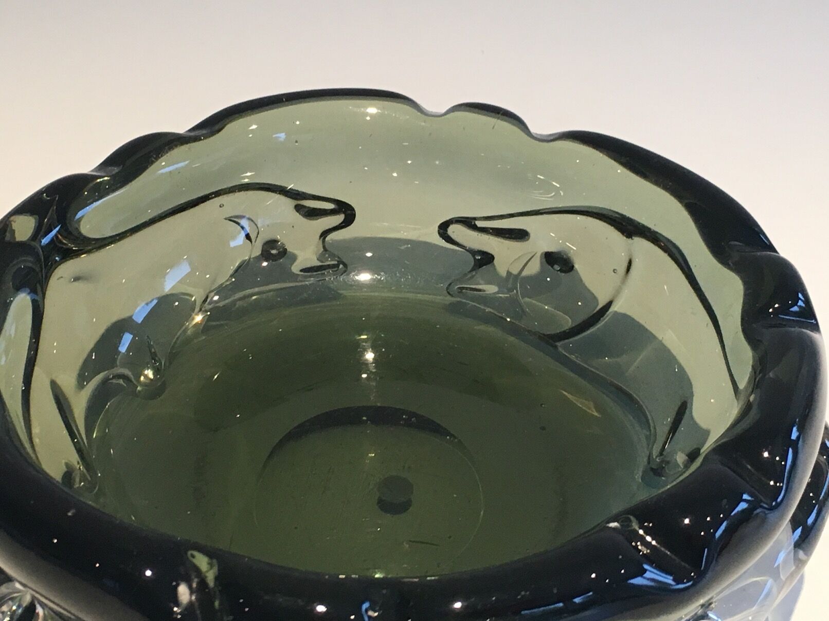 Cut glass smoked with decorations of sharks