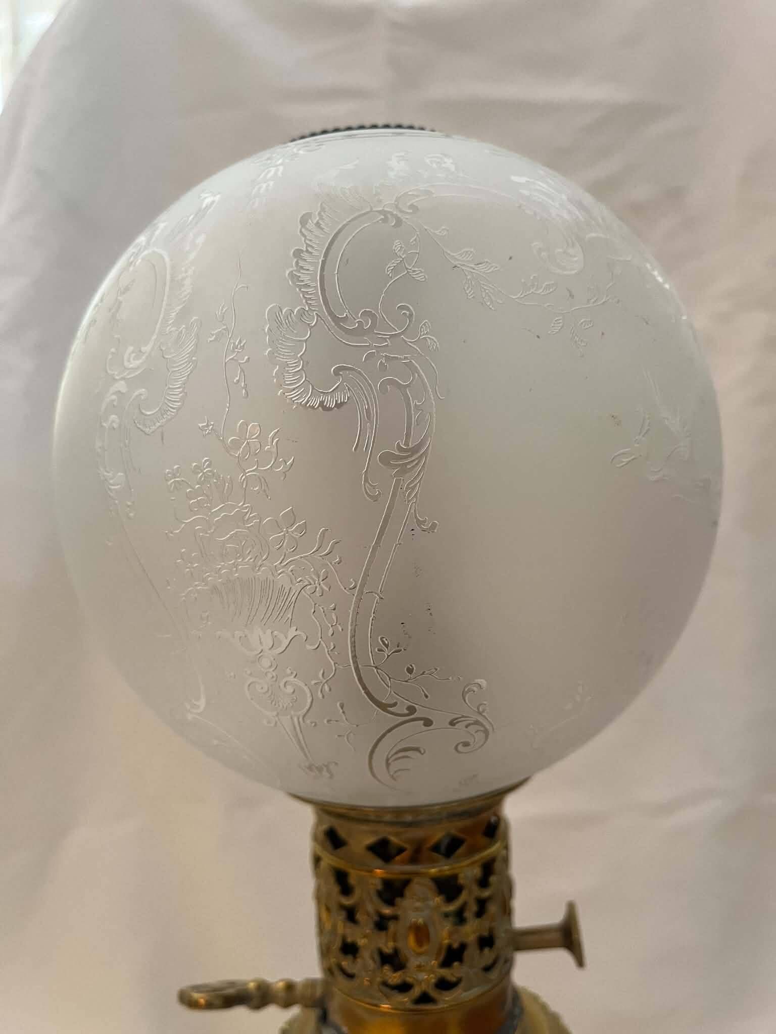 Oil lamp in celadon and bronze with its original glass globe, 19th century.