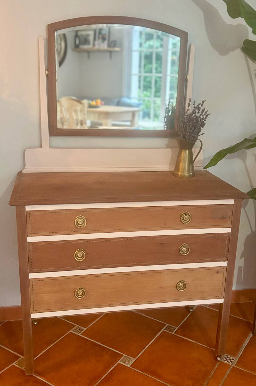 Commode ancienne française en merisier avec miroir – restaurée et peinte