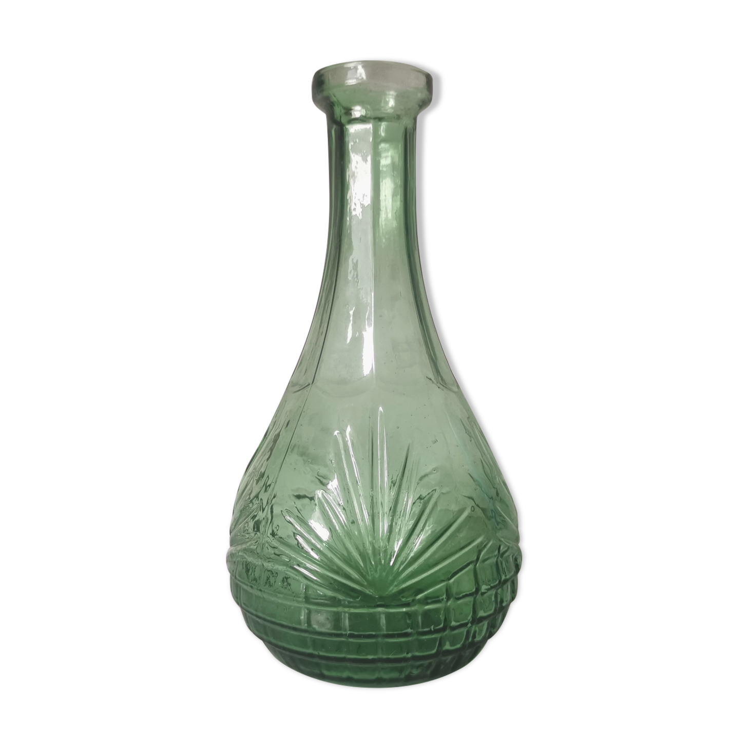 Chiseled glass decanter