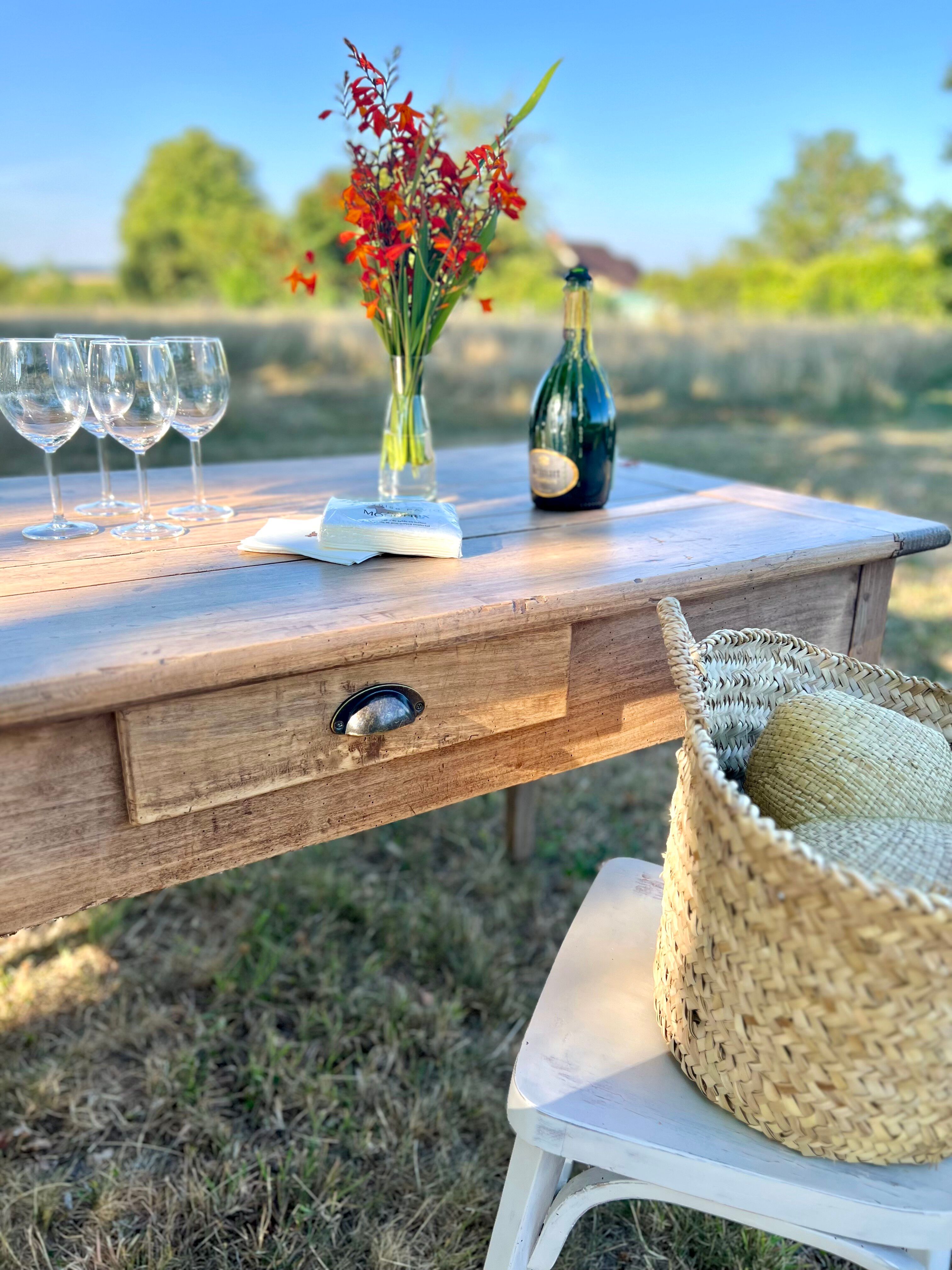Grande table de ferme rénovée