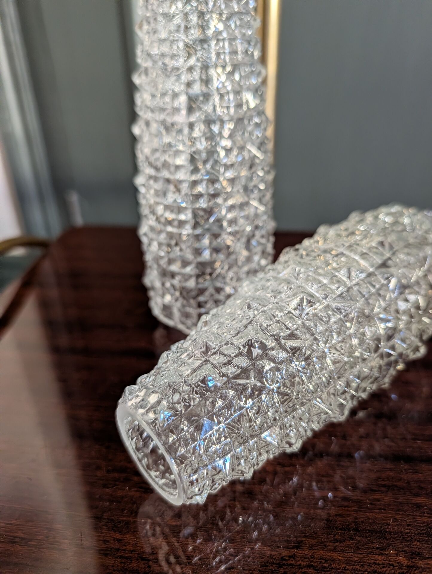 Paire d’abat-jour en verre moulé vintage